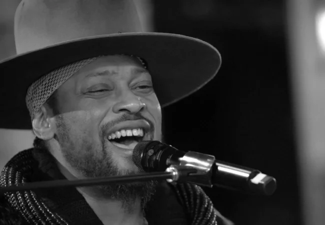 D’Angelo, Lenda do Neo-Soul, Morre Aos 51 Anos: O Fim de Uma Era de Silêncio e Gênio Musical